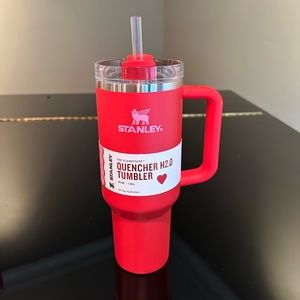 NWT Stanley 40 oz Stainless Steel H2.0 Flowstate
Quencher Tumbler Target Red